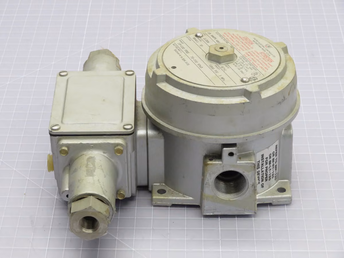 United Electric #95411, 37 temperature switch asse - Image 5