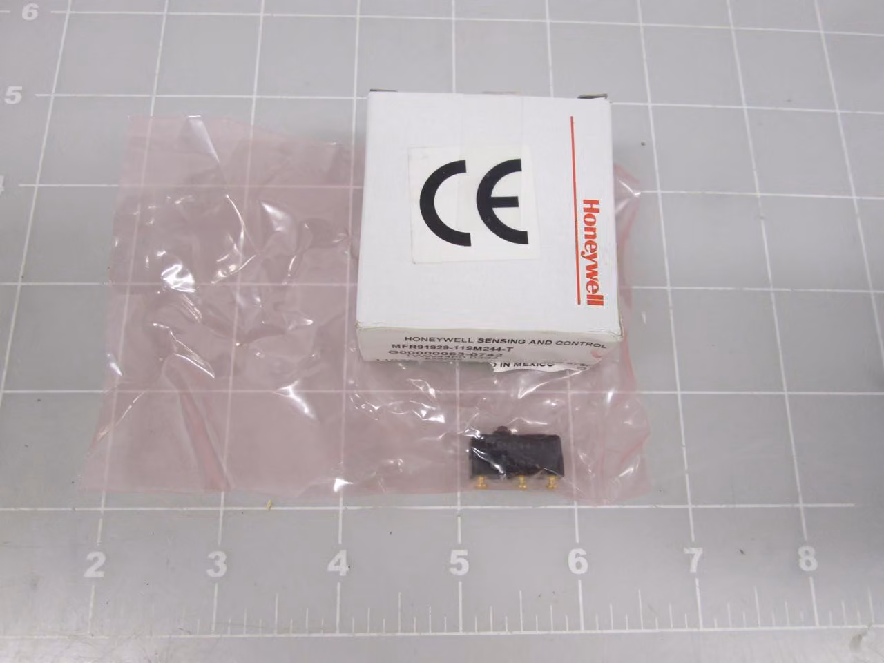 Honeywell #11SM244-T, Snap Action Switch, G00000063-0742, LOT of 67 - Image 2