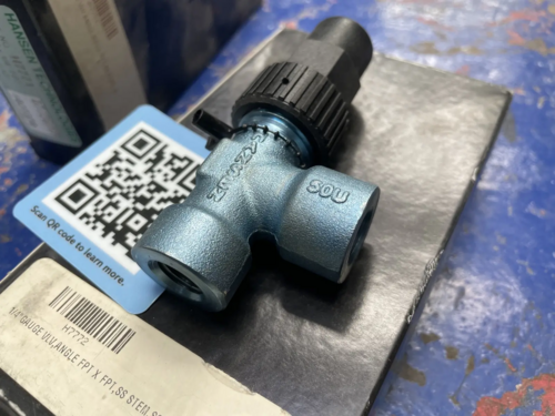 1/4" MPT x 1/4" FPT Hansen Technologies #H7771, angle seal capacity gauge/purge valve - Image 1