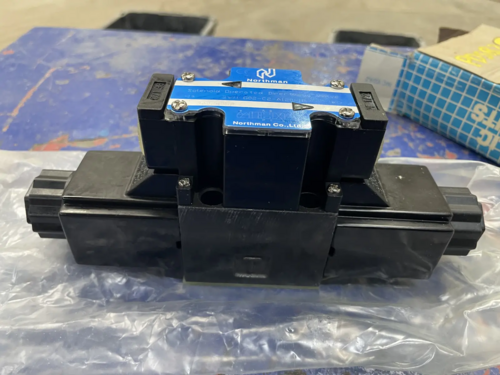 Northman #SWH-G02-C2-A120-10-N, directional control valve, 4500 psi max. operating pressure - Image 1
