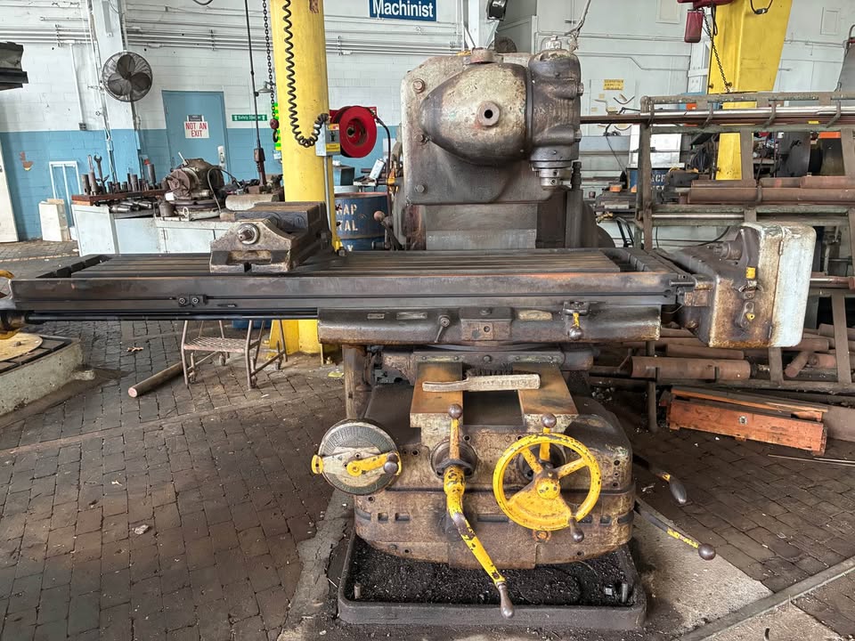 Kearney & Trecker #4, Universal Horizontal Mill, gear-driven, universal table, machine vise, arbors, spacers - Image 6