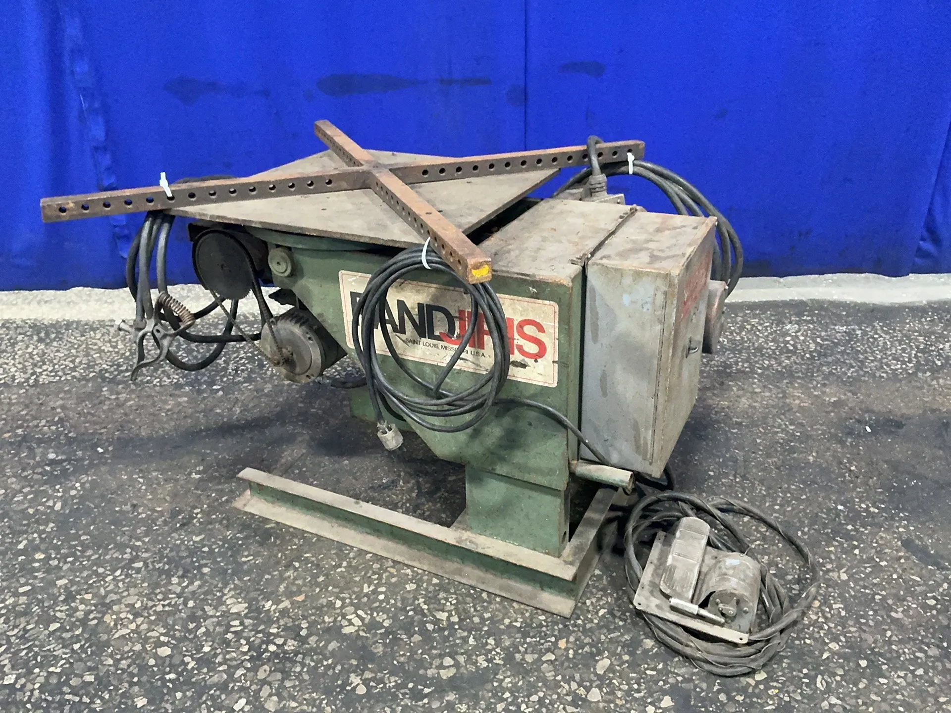 Pandjiris #15-4, welding positioner, 48.5" x 50 capacity, foot pedal, 17.8 A, 115 V. - Image 1