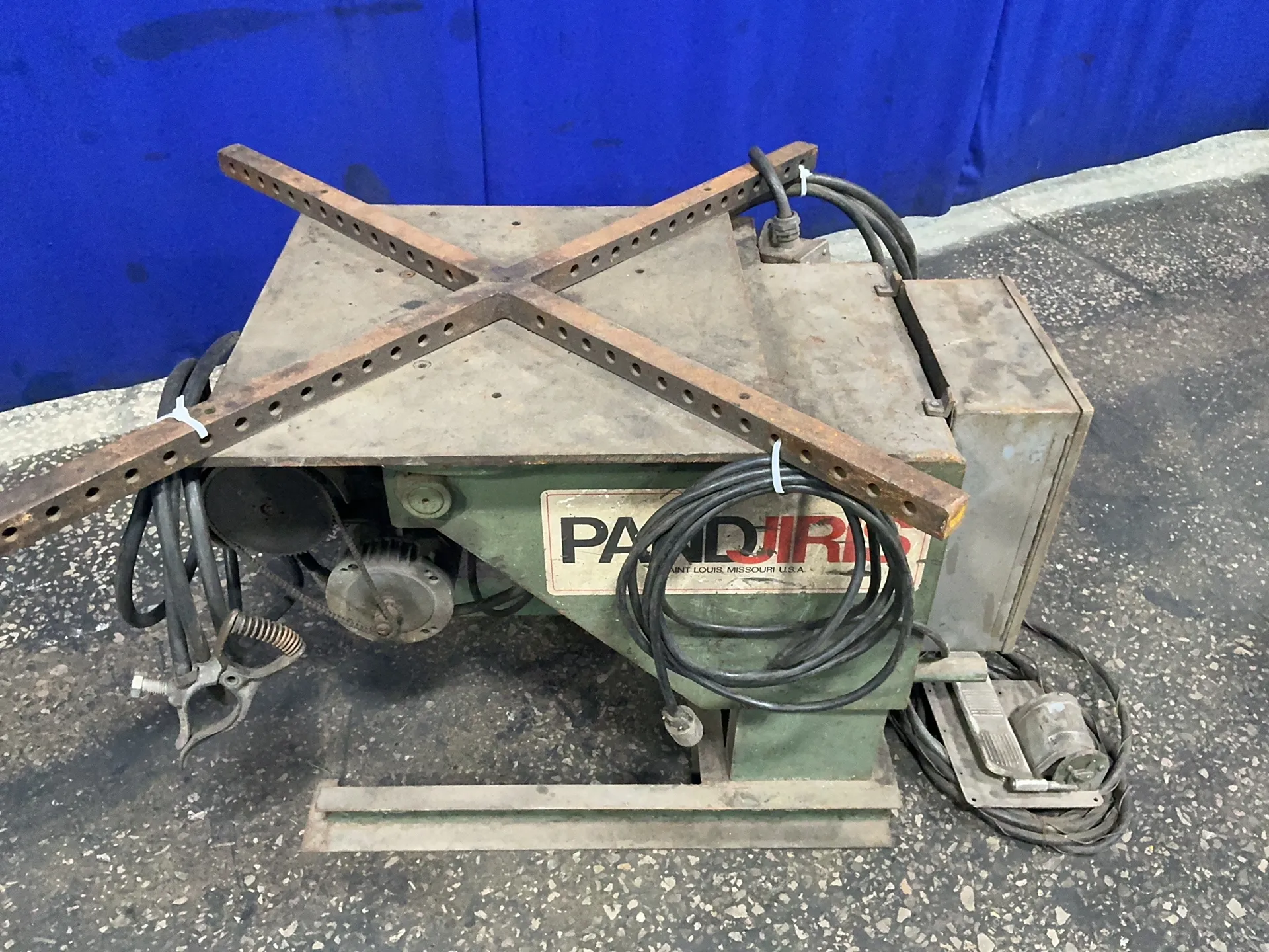 Pandjiris #15-4, welding positioner, 48.5" x 50 capacity, foot pedal, 17.8 A, 115 V. - Image 2