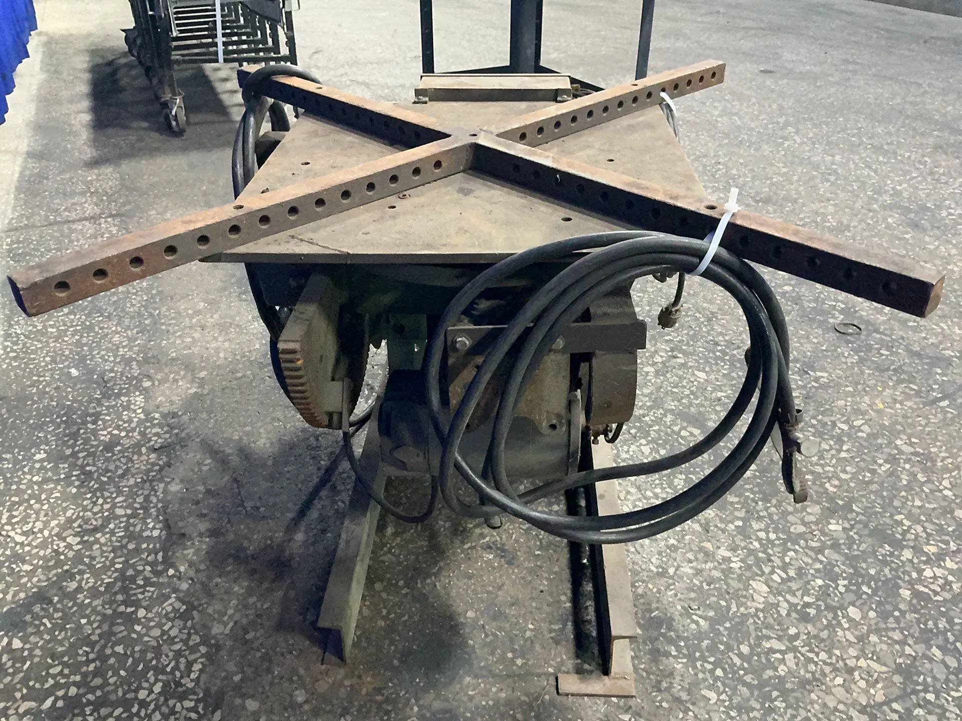 Pandjiris #15-4, welding positioner, 48.5" x 50 capacity, foot pedal, 17.8 A, 115 V. - Image 4