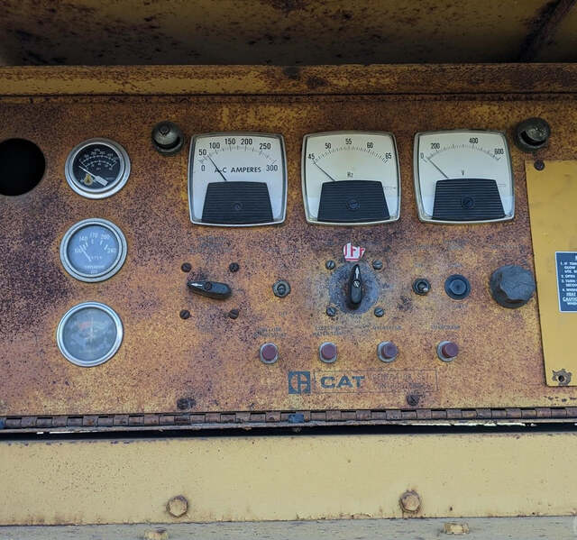 155 KW Caterpillar #3306, towable diesel generator set, 150 gallon base fuel tank, 4716 hours, 1985 - Image 5