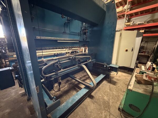 220 Ton, LVD #220-BH-10E, CNC press brake, 10' overall, 8' between housing, retrofitted Cybelec CybTouch 15PS - Image 2