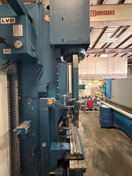 220 Ton, LVD #220-BH-10E, CNC press brake, 10' overall, 8' between housing, retrofitted Cybelec CybTouch 15PS - Image 3