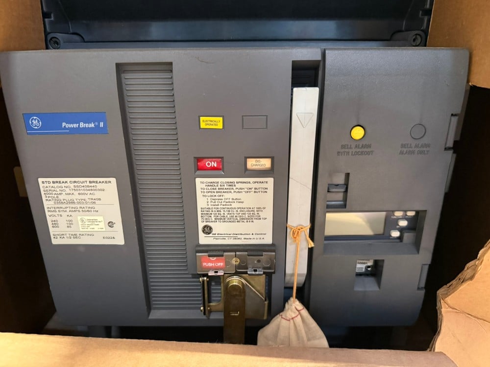 4000 Amps, General Electric, PowerBreak II SSD40B440, 600 Volts 3 Pole Circuit Breaker, new (2 Available) - Image 3