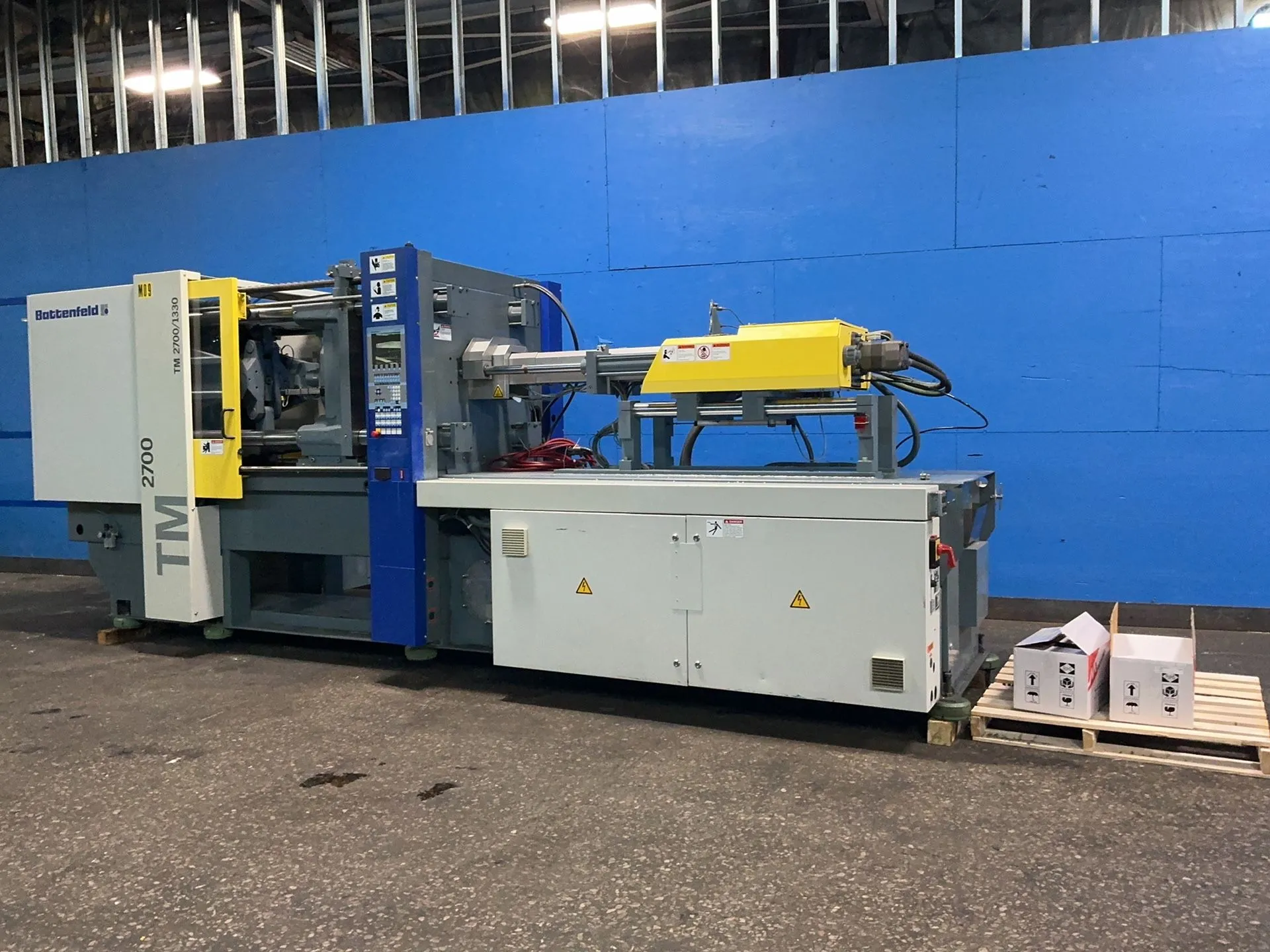 Battenfeld #TM2700/1330, Injection Molder, Battenfeld Unilog B4 control, 87 PSI, 124 A, w/ tooling, manuals - Image 2