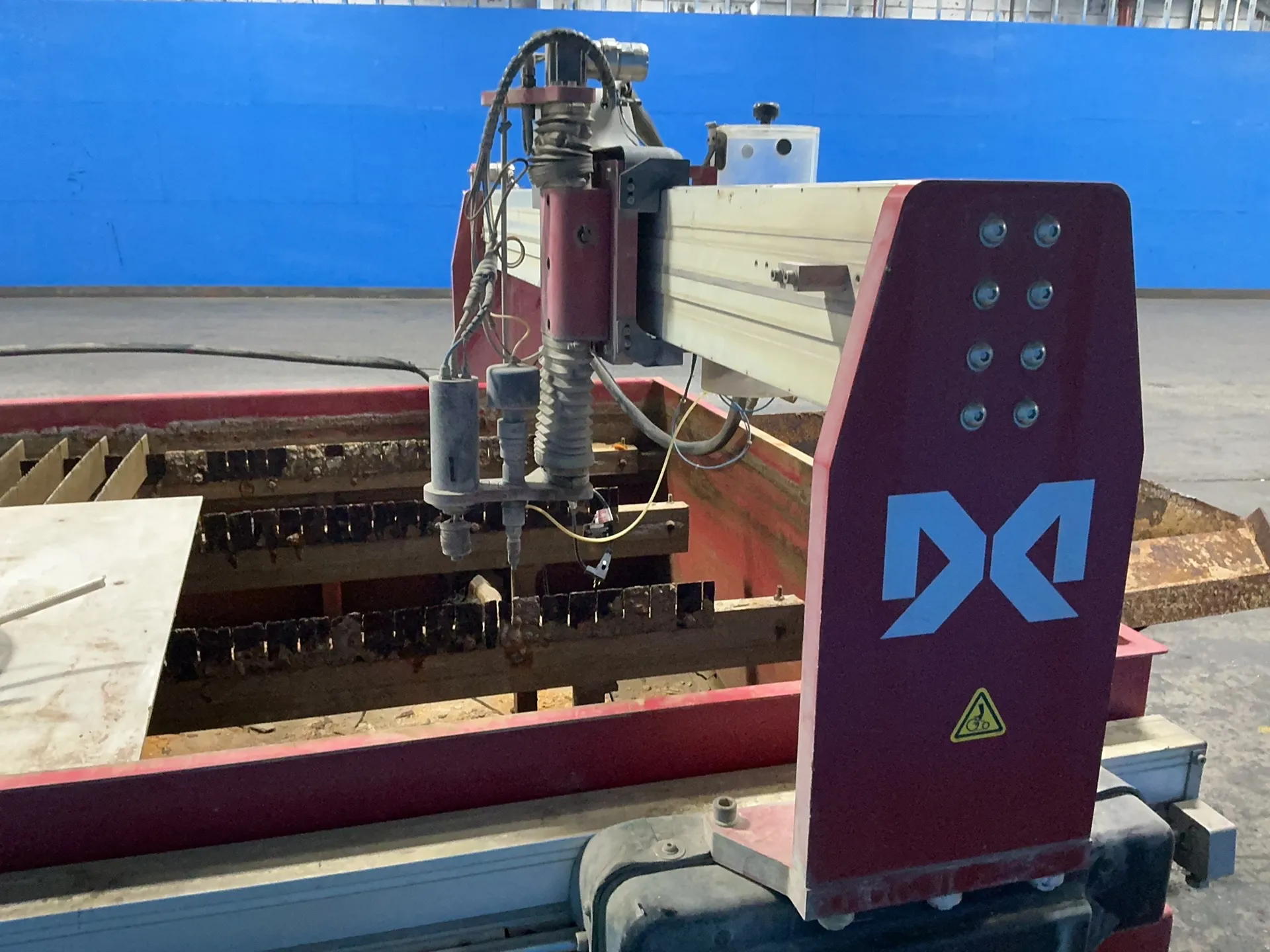 Maxiem #2030, Waterjet Machining Center, 81" x 150" work space, 40 HP, self dumping hopper, Maxiem pump - Image 3