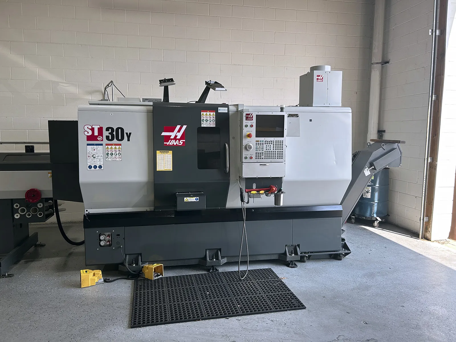 Haas #ST-30Y, CNC lathe, Y-Axis, 21" swing, 13.75" turning diameter, 32.5" cutting length, 10" chuck, 3" bar - Image 1