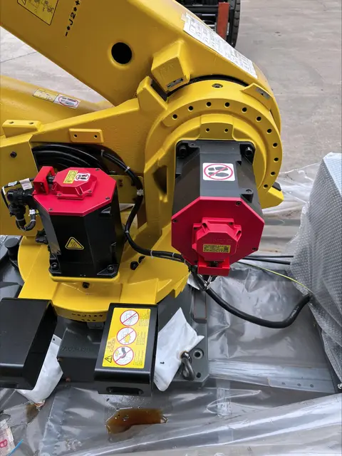 Fanuc R-2000iC/125L, 6-Axis industrial robot, 276 lb. payload, 122-1/16" reach, floor mount, A-Cab - Image 6
