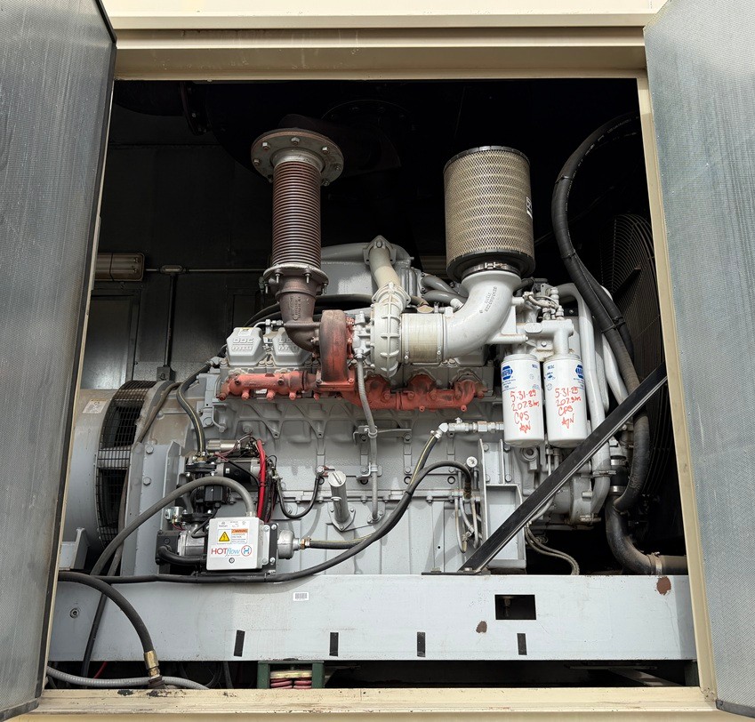 750 KW Spectrum #750DSEB, diesel generator set, 277/480 Volts, 3-phase, DDC MTU engine, skid mounted, sound - Image 3