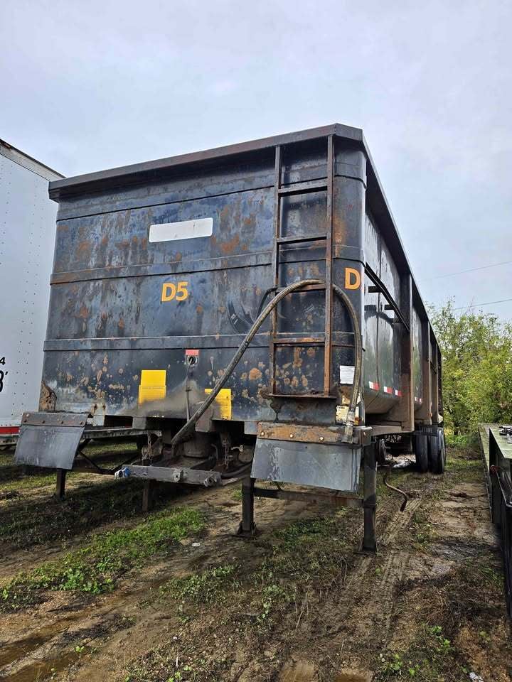 Magna Montone, Dump Trailer, 39' long, swing door, 2009 - Image 1