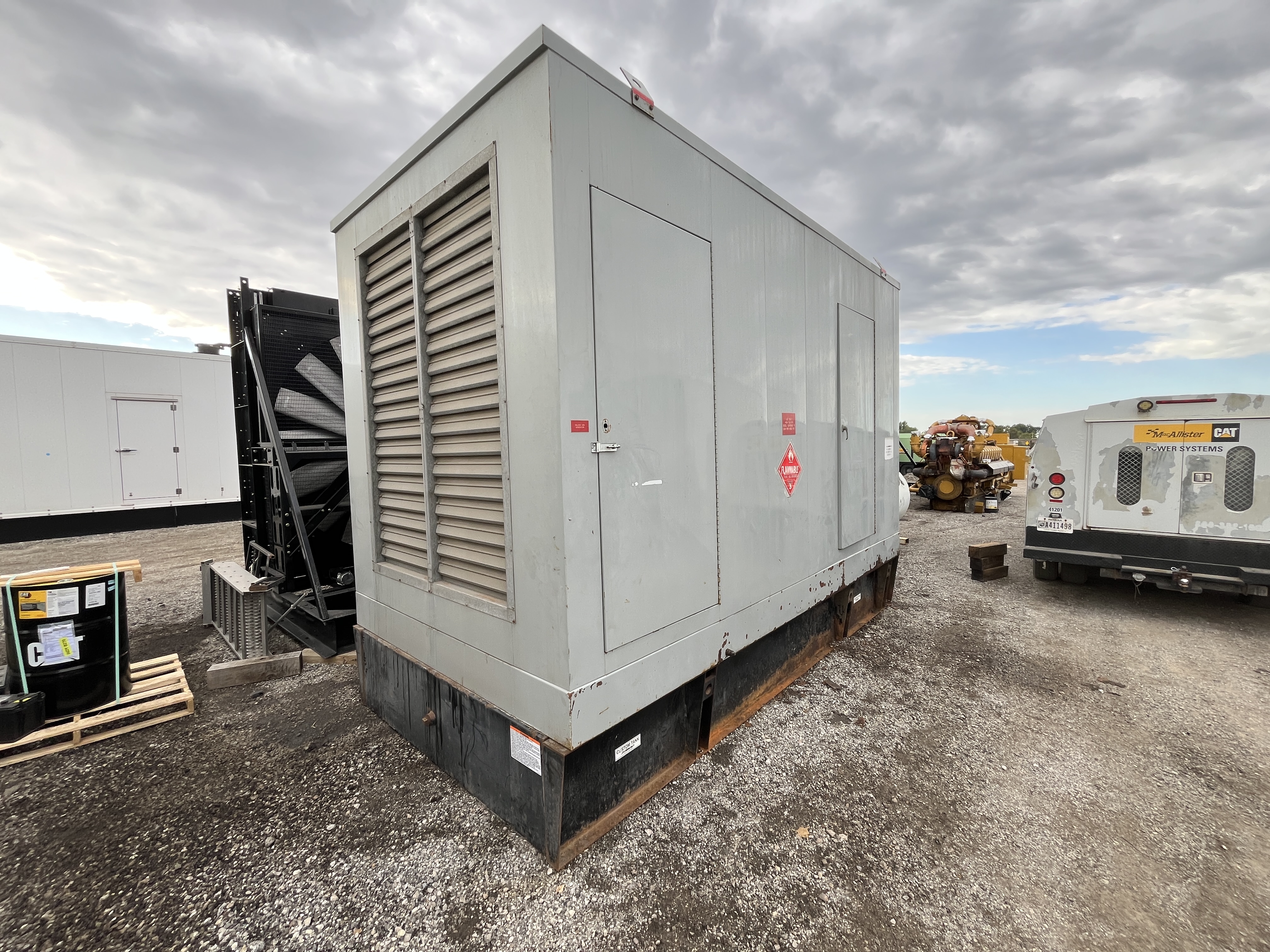 800 KW Caterpillar #3412C, Diesel Generator Set, standby, 277/480 Volts, 1800 RPM, weatherproof enclosure - Image 2