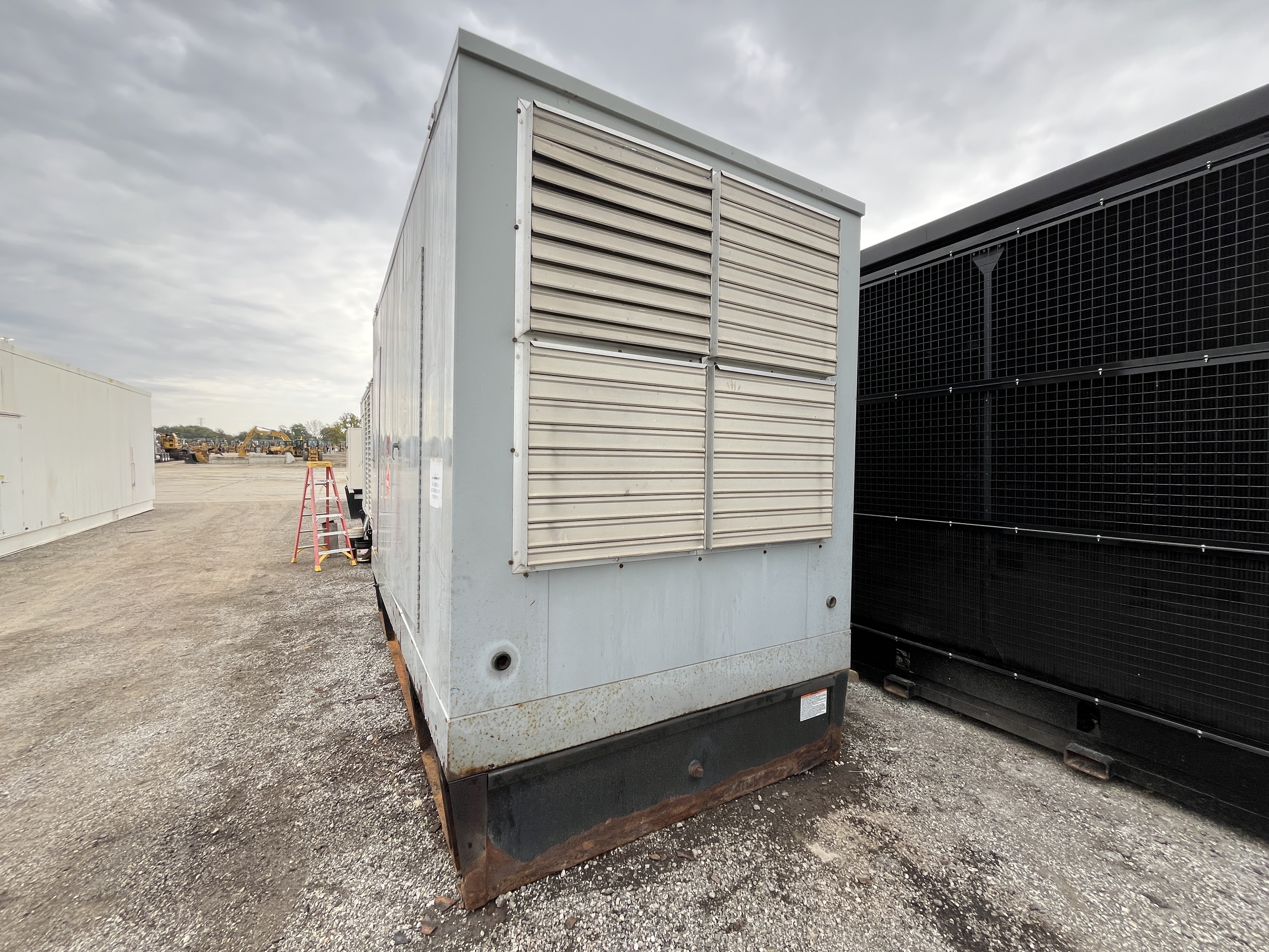 800 KW Caterpillar #3412C, Diesel Generator Set, standby, 277/480 Volts, 1800 RPM, weatherproof enclosure - Image 3