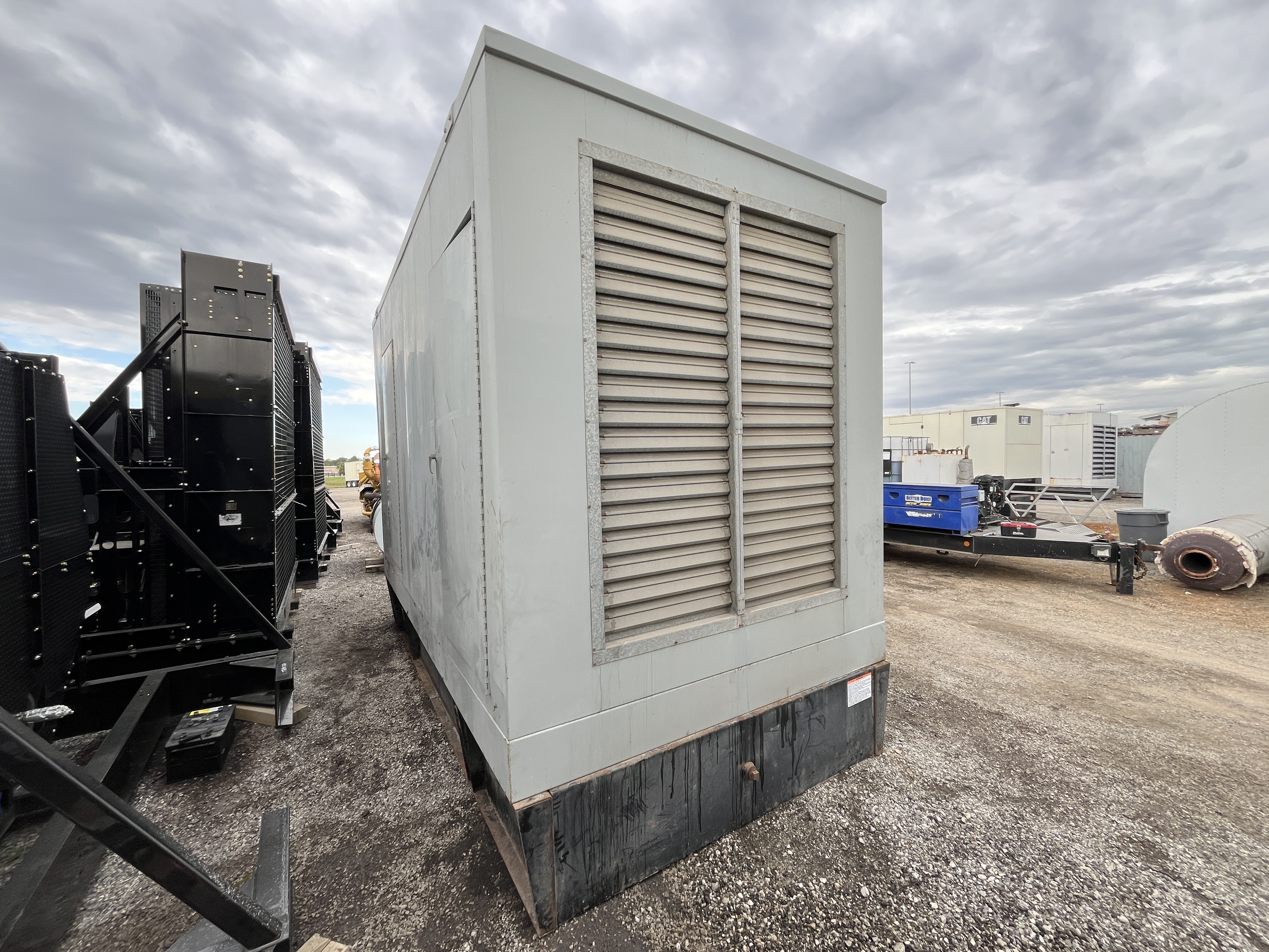 800 KW Caterpillar #3412C, Diesel Generator Set, standby, 277/480 Volts, 1800 RPM, weatherproof enclosure - Image 5