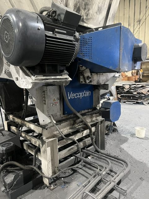 Vecoplan #VAZ-1300-M-XL, plastics shredder, 52" x 58" chamber, 20" diameter rotor, 100 HP, 1.25" screen, w/ - Image 6