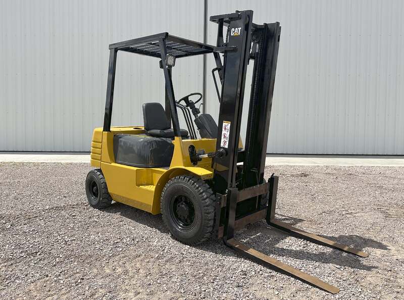 4000 lb. Caterpillar #DP20, forklift, 130" lift height, Mitsubishi engine, pneumatic tires, 2-stage mast, 1998 - Image 2