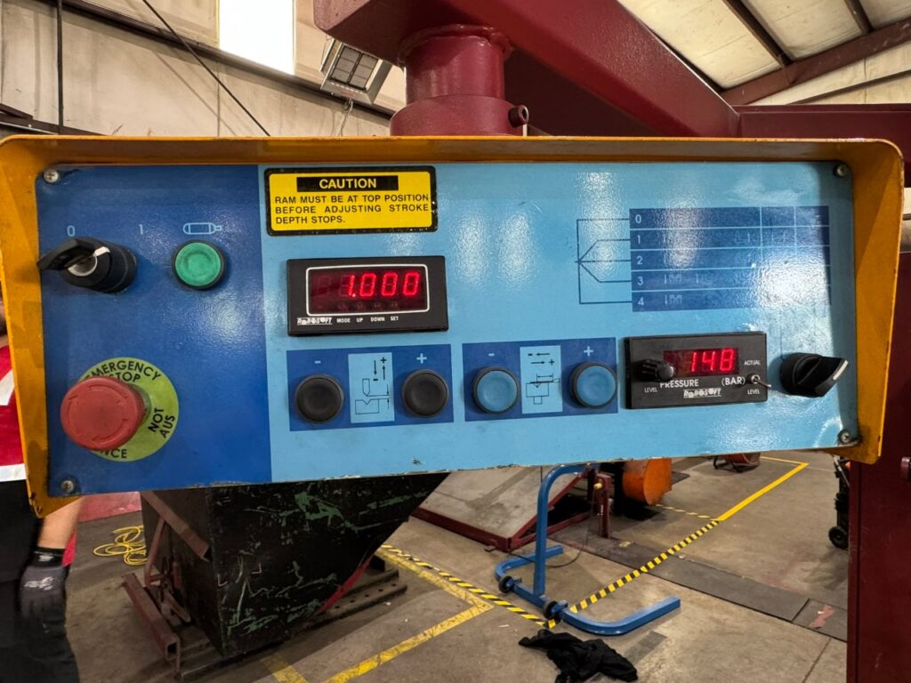 150 Ton, Atlantic #HDE.150.12, hydraulic press brake, 12' overall, 122" between housing, 4.72" stroke, 9.8" - Image 3