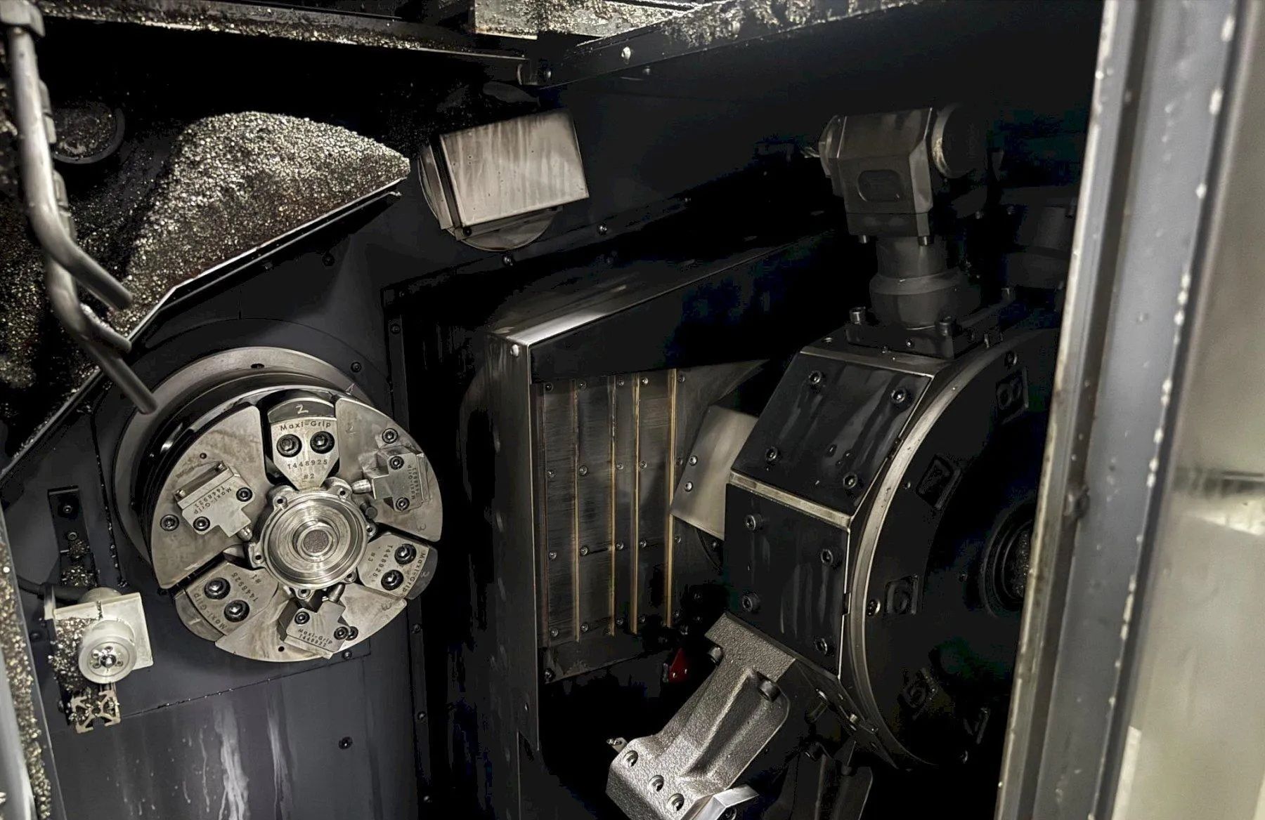 Fuji #CSD-300II-R, front facing twin spindle lathe with gantry system, Fanuc Control, 11.8" swing, 8" chuck - Image 5
