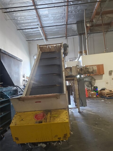 Shred-Tech #ST-50, dual shaft shredder, 21" x 50", dual 25 HP motors, 1-1/4" cutters, conveyor, control - Image 7