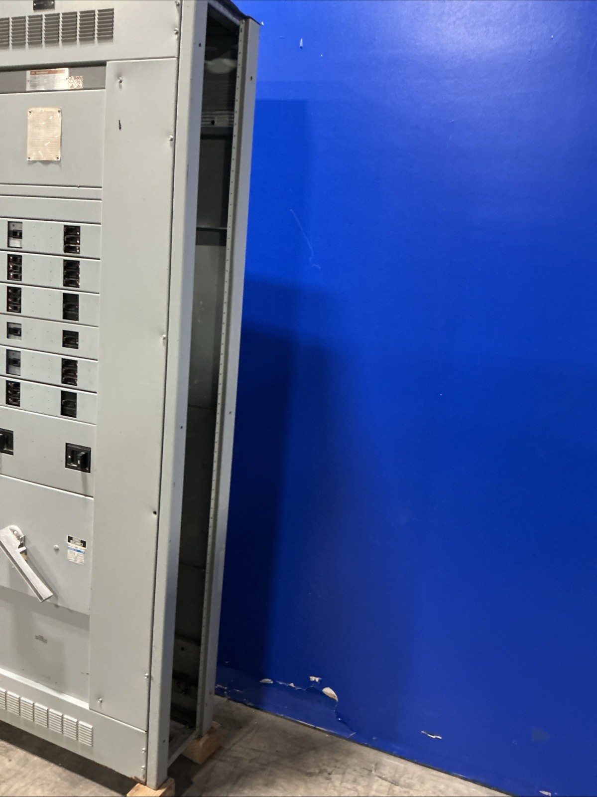 600 Amps, ITE V7H3606MS, Switchboard, 480Y/277 Volts, 3PH, 400 HP, 24 breakers, 3 fuses - Image 3