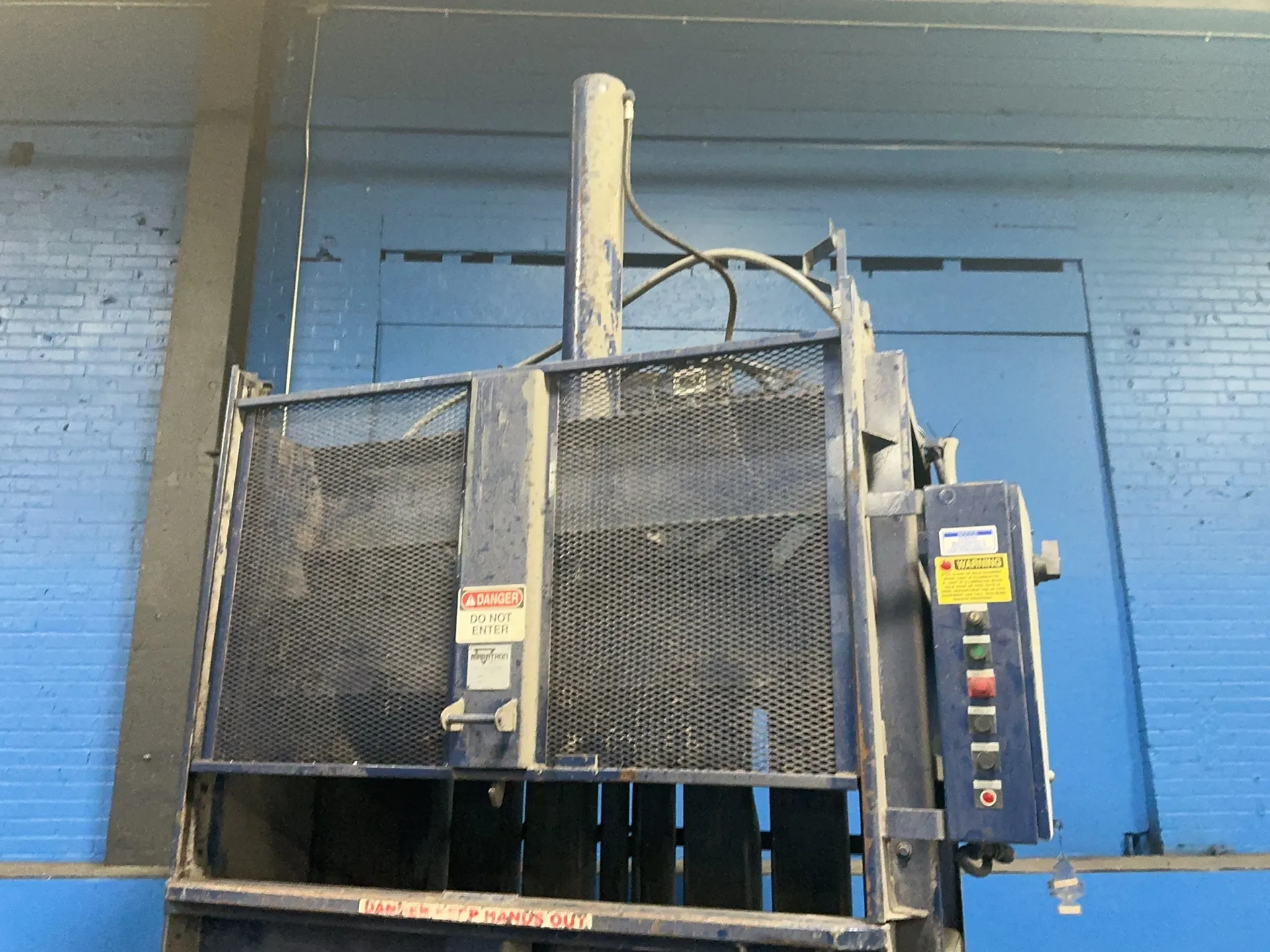 60" x 30" x 70" Marathon #V-6030, vertical baler, 10 HP, 1760 RPM, 28 A, 208 V., 3 Ph., 60 Hz. - Image 2