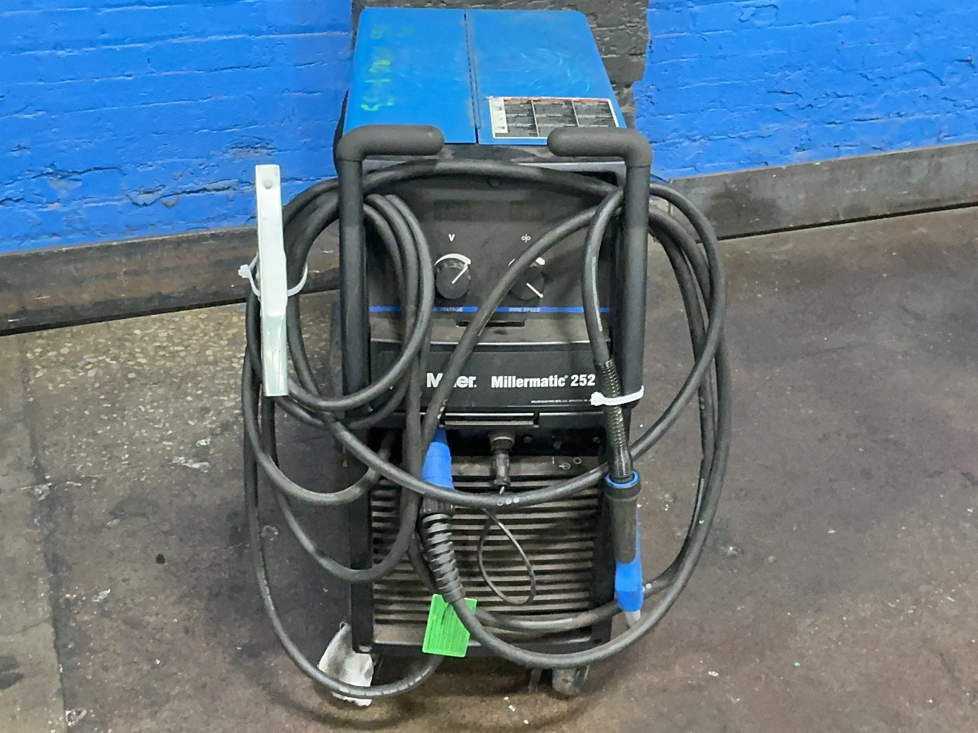 Miller #MILLERMATIC-252, welder, 300 Amps, gun, 230/460/575 V., 1 Ph., 60 Hz. - Image 2