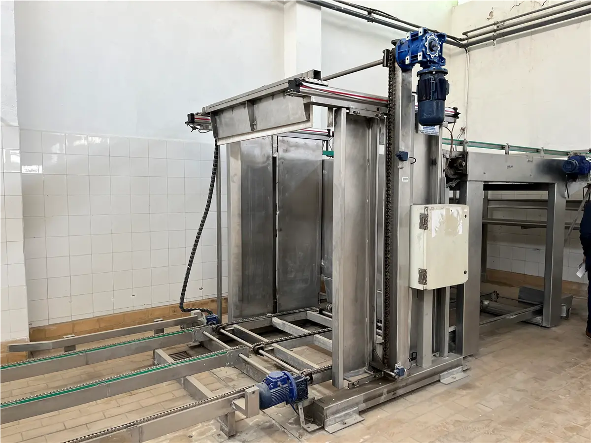 Automatic empty container depalletizer, vacuum sweep type, 27' 11" L, 6.8 HP, modular outfeed conveyor - Image 3