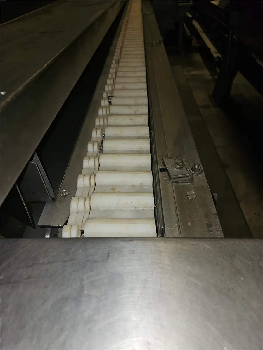Daponte, sardine heading & gutting machine, Stainless Steel, 2000 kg/h, w/ integrated tank - Image 2