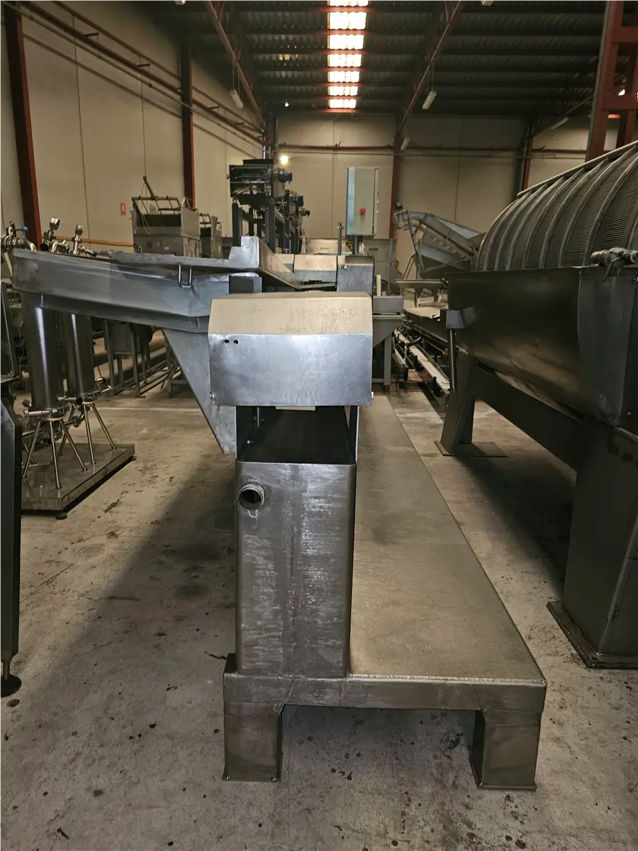 Daponte, sardine heading & gutting machine, Stainless Steel, 2000 kg/h, w/ integrated tank - Image 4