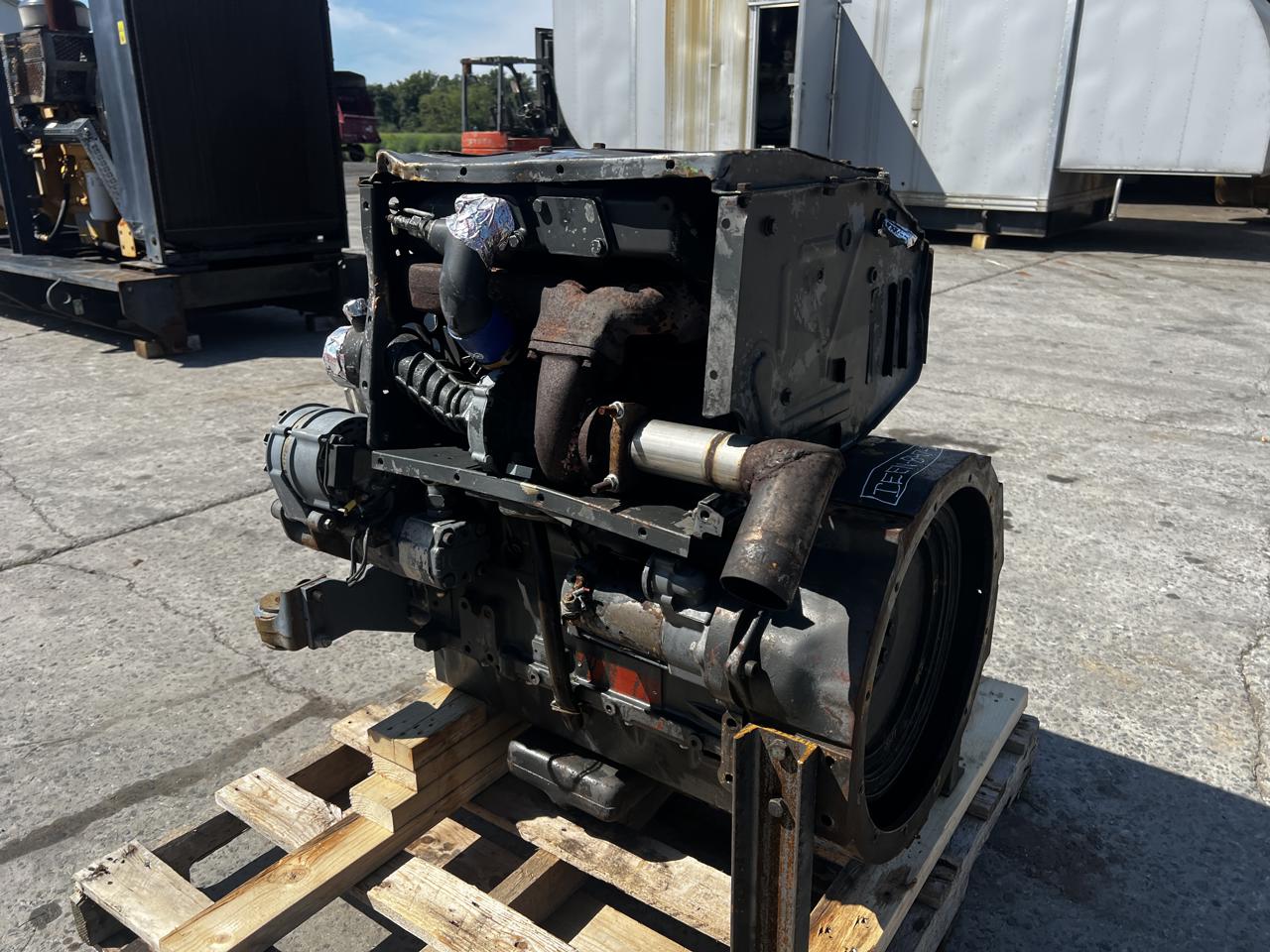 110 HP Deutz #BF4L913, Turbo Diesel Engine, fan housing broken, 11-1/2" flywheel, 3500 hours, 1995 - Image 3