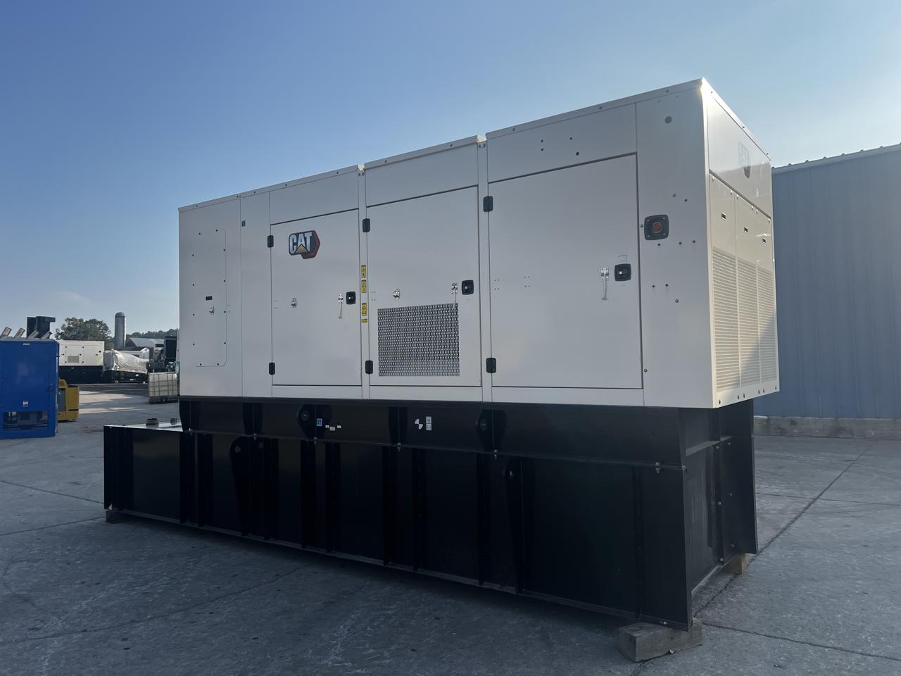 400 KW Caterpillar #C13, Diesel Generator Set, 480 Volts, 621 HP @ 1800 RPM, circuit breaker, sound - Image 2