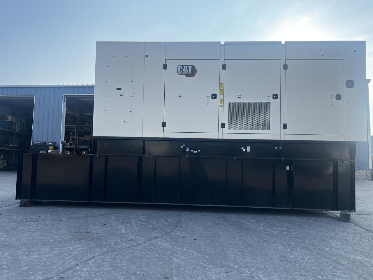 400 KW Caterpillar #C13, Diesel Generator Set, 480 Volts, 621 HP @ 1800 RPM, circuit breaker, sound - Image 3