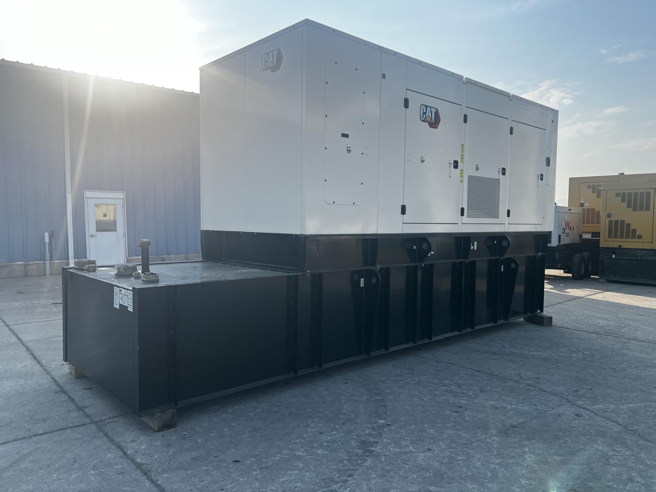 400 KW Caterpillar #C13, Diesel Generator Set, 480 Volts, 621 HP @ 1800 RPM, circuit breaker, sound - Image 4