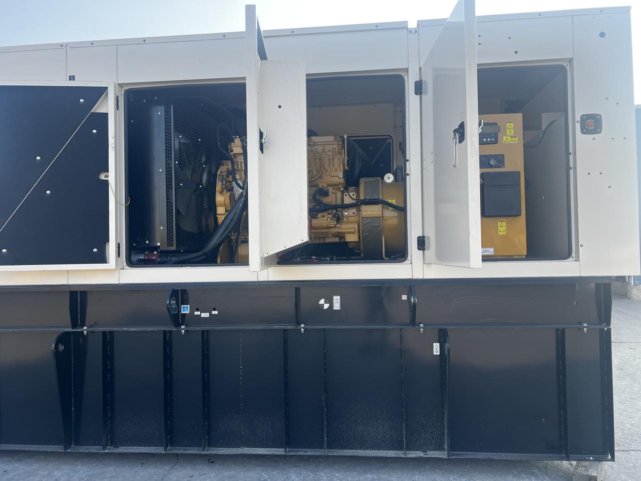 400 KW Caterpillar #C13, Diesel Generator Set, 480 Volts, 621 HP @ 1800 RPM, circuit breaker, sound - Image 5