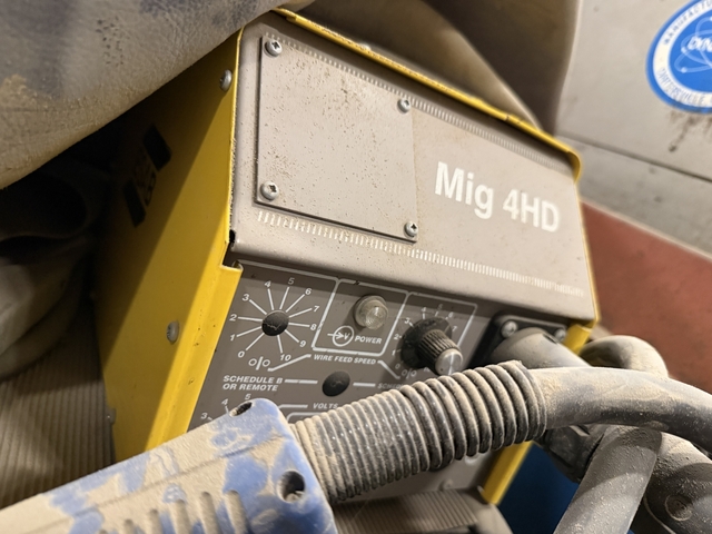 ESAB #SYNCROWAVE-250-MIG-4HD, MIG Welder - Image 1